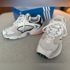 ADIDAS Falcon 2000 Size 6 1/2 Grey Glow Pink